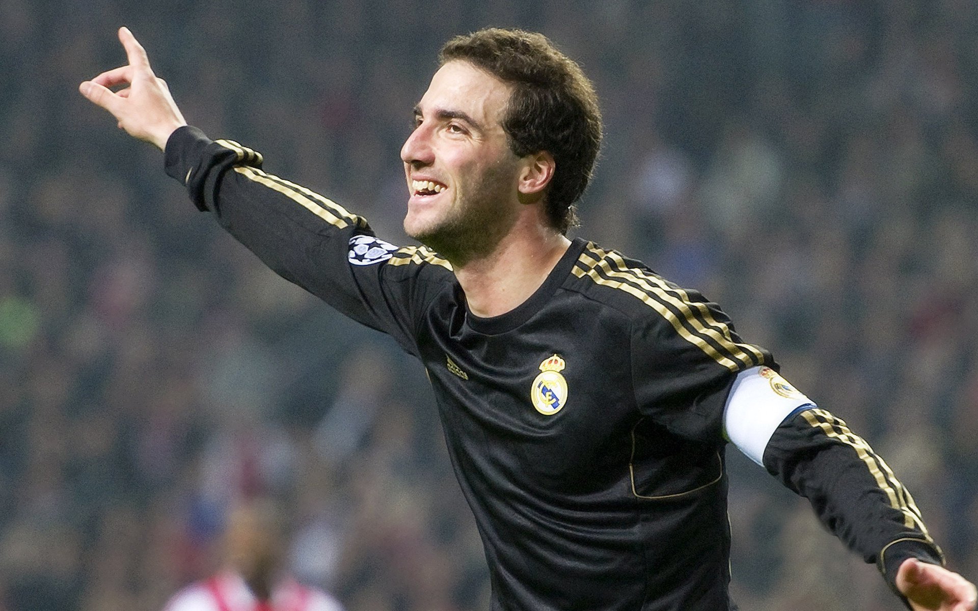 单前锋战术是否更适合现代紧凑防守节奏，4231单前锋特点