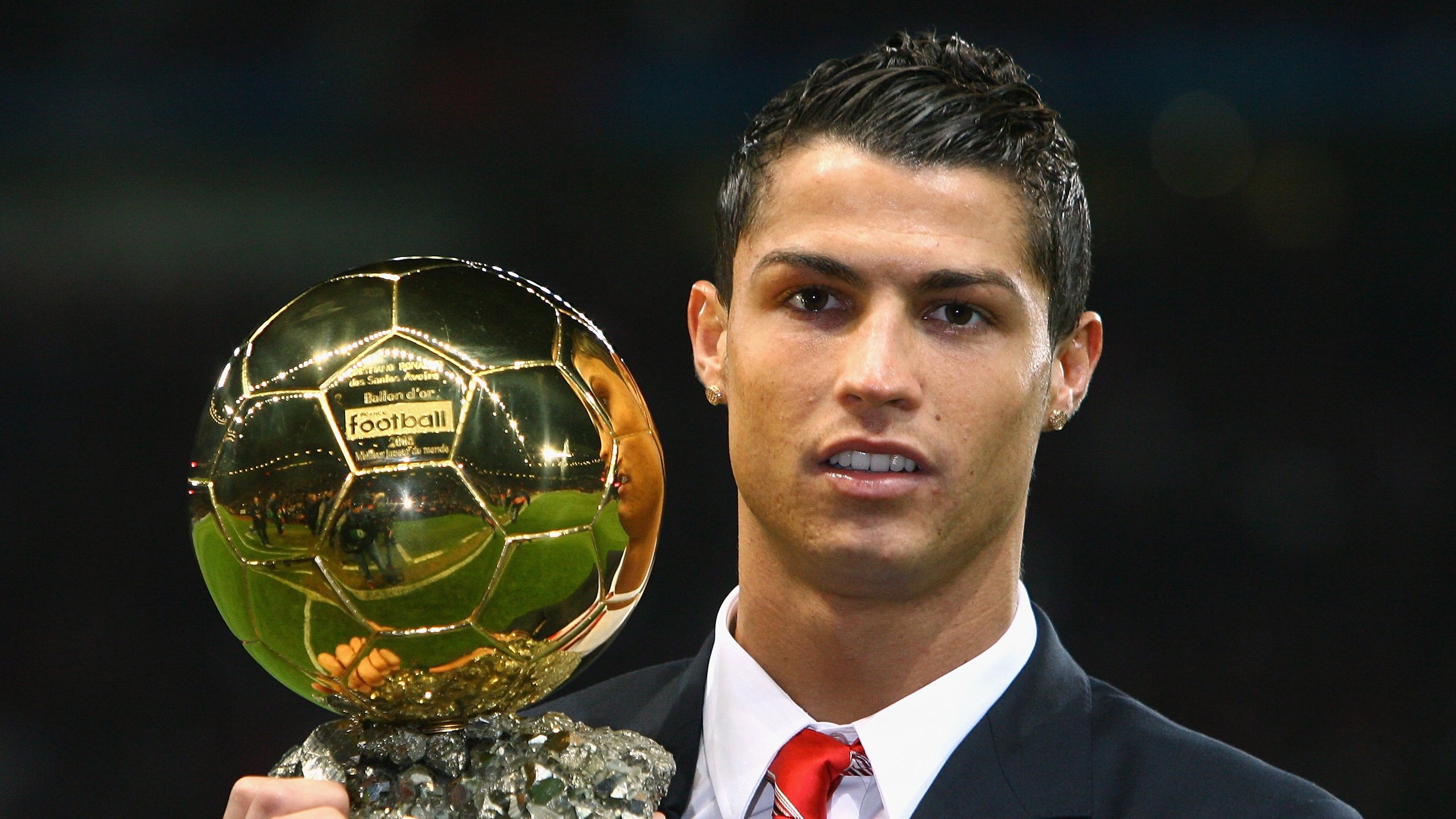 赛场焦点：关注本月最火爆的球员表现，最近很火的球星